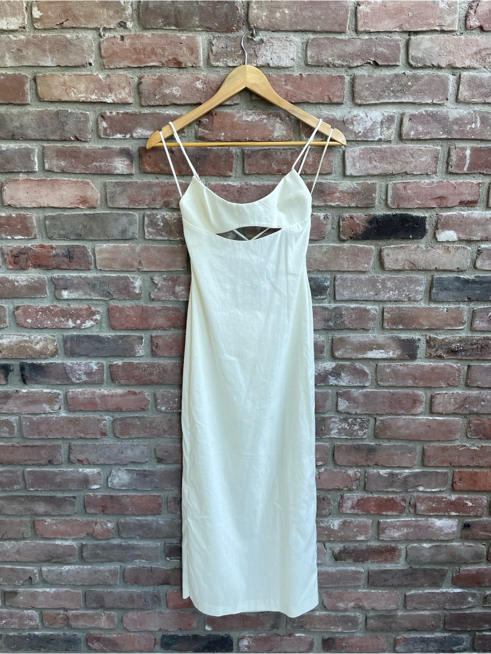 Zara Cream white Dress with cutout perfect for engagement party or photo shoot